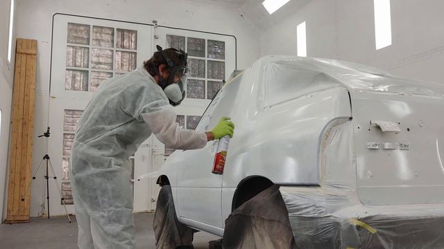 Pro Painter SPRAY PAINTS a Car!! || Rustoleum TURBO Paint Job || Arctic Camo for $150?! смотреть онлайн