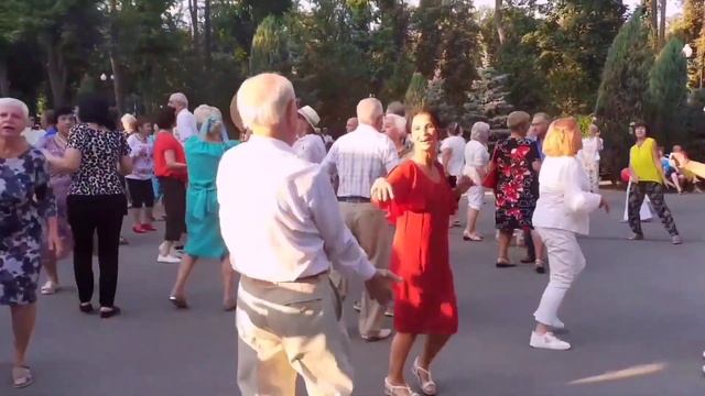 БЕЛАЯ БЕРЁЗА, Я ТЕБЯ ЛЮБЛЮ! ТАНЦЫ ХАРЬКОВ УКРАИНА СЧАСТЛИВЫЕ ДНИ смотреть онлайн