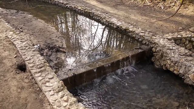 Звук ручья в овраге в Коломенском смотреть онлайн