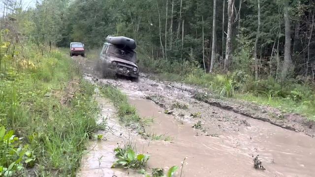 УАЗ Хантер опять в лесу и опять в стоке, что происходит. Russian SUV Russian off-road UAZ смотреть онлайн