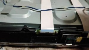 ТВ LG. Отсоединяем шлейфы. СИНИЙ ЭКРАН ТВ LG? Как правильно и удобно разобрать? Нужно снимать платы