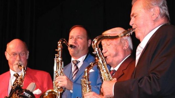 The Swinging Saxophone Section - Blues (Komp. Bernhard Ullrich)