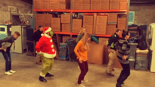 The SERVPRO Grinch Dance Party смотреть онлайн