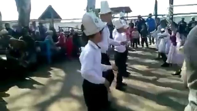 Андижанские киргизы танец Кара Жорго смотреть онлайн
