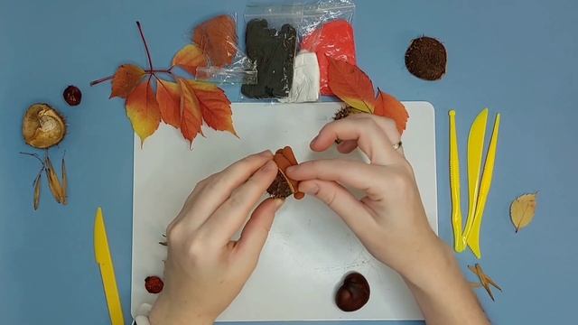 Ёж из воздушного пластилина и каштанов. Поделка из природных материалов смотреть онлайн