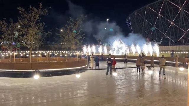 Бенгальские фонтаны зажгли на катке в Волгограде смотреть онлайн