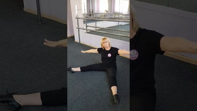 Растяжка партерная для малышей 3-6 лет. Школа-студия "Мини-леди" Могилев смотреть онлайн