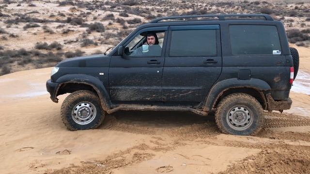 Поездка на бархан большой брат. Toyota RAF4 УАЗ патриот, сожгли сцепление в песчаный подъем смотреть онлайн