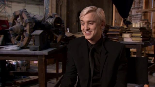 Harry Potter and the Deathly Hallows Part 2 Official Tom Felton - Draco Malfoy Interview.mp4 смотреть онлайн