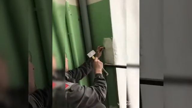 Устанавливаем ограждение перед окном,чтобы детишки не упали. смотреть онлайн