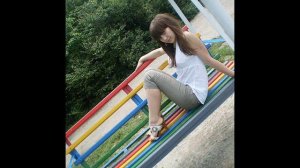 А  девочка  ждет  А  девочка  плачет!