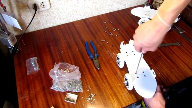 СДЕЛАЛ РОЛИКОВЫЕ КОНЬКИ В ДОМАШНИХ УСЛОВИЯХ смотреть онлайн