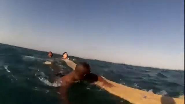 Мадагаскар Рыбацкая лодка в Мангили Плывут на доске смотреть онлайн
