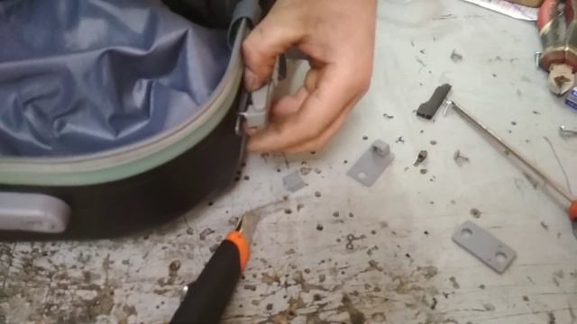 ЗАМЕНА РУЧКИ В ЧЕМОДАНЕ МИНСК НА КОЛЕСИКАХ смотреть онлайн