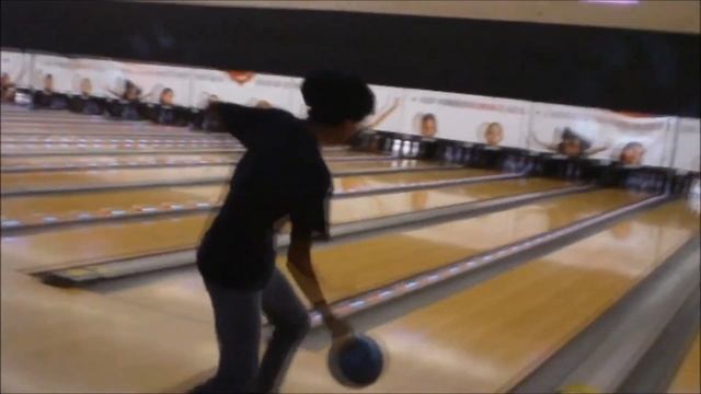 LAST FRIDAY NIGHT BOWLING смотреть онлайн