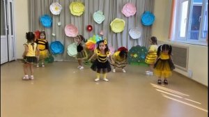 Танец "Маленькие пчелки" первая младшая группа