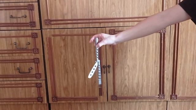Icepick Spin. Простые трюки с ножом бабочкой #5. Обучение смотреть онлайн
