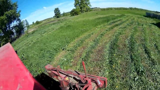 Кошу первую зелень в первый день лета. Минитрактор с роторной косилкой. смотреть онлайн