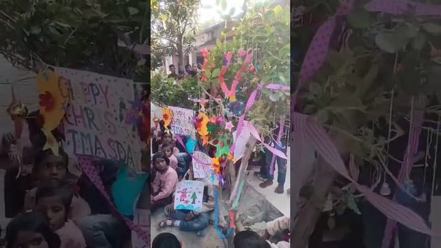 क्रिसमस पर स्कूल के बच्चों ने सजाया ट्री और मनायी खुशियाँ 🎄🎄🎄🎄🎄🎄 смотреть онлайн