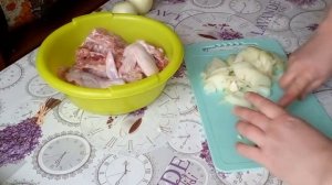 Курочка тушеная в луке.#курица #тушенаякурица #тушеный #лук ###