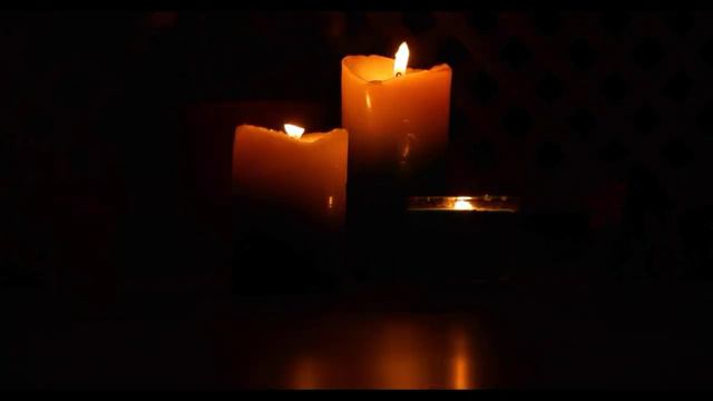 Relaxing to the soothing piano tunes under the candle lights смотреть онлайн