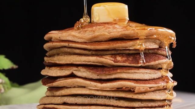 Быстрый и полезный завтрак - блины из овсяных хлопьев с бананами смотреть онлайн