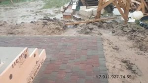 Брусчатка в отмостке. Отмостка из брусчатки. Брусчатка  "Старый Город".