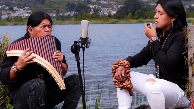 Silvermoon Secret  - Raimy Salazar & Luis Salazar | Relaxin Meditation Song | Live Sound