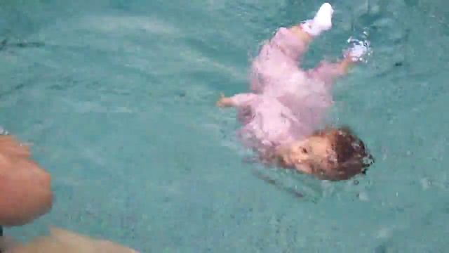 Плавающий младенец. смотреть онлайн