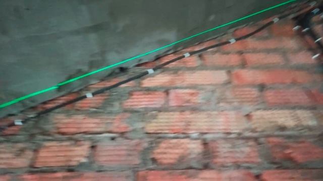 Лазерный нивелир. Устанавливаю штукатурные маяки. Электропроводка второго этажа. смотреть онлайн