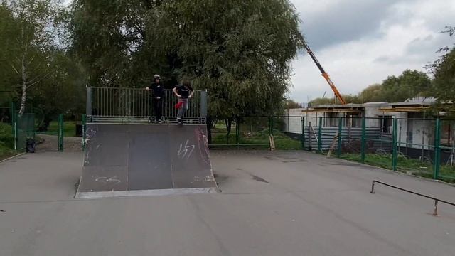 УЧИМСЯ BACK FLIP! VLOG! смотреть онлайн