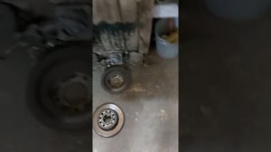 замена задних тормозных дисков и колодок автомобиля SKODA OCTAVIA (шкода) в нюансах....