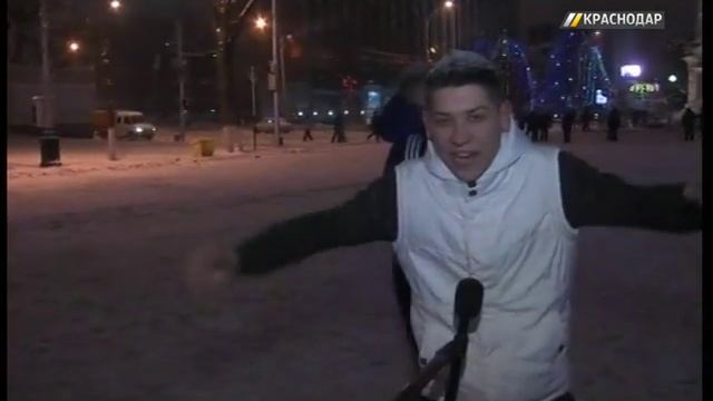 Краснодарцы встретили Новый год на Театральной площади смотреть онлайн