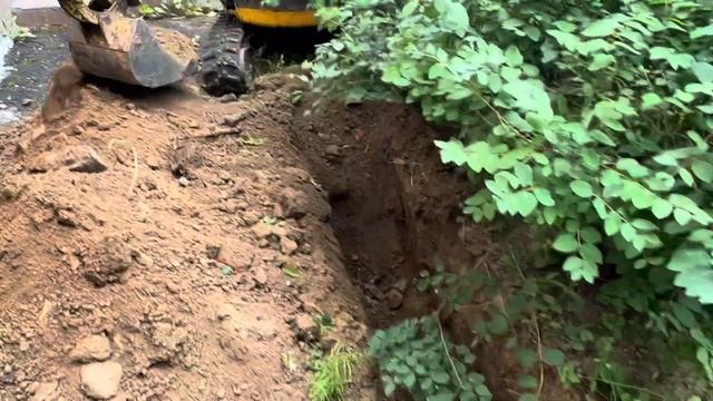 Миниэкскаватор Komatsu pc08uu работа в стесненных условиях. смотреть онлайн