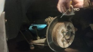 тойота авенсис 2005г. замена задних дисковых колодок