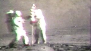 NASA APOLLO 17: УСТАНОВКА ФЛАГА НА ЛУНЕ