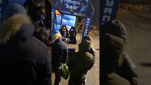 Парень впервые узнал что значит VR смотреть онлайн