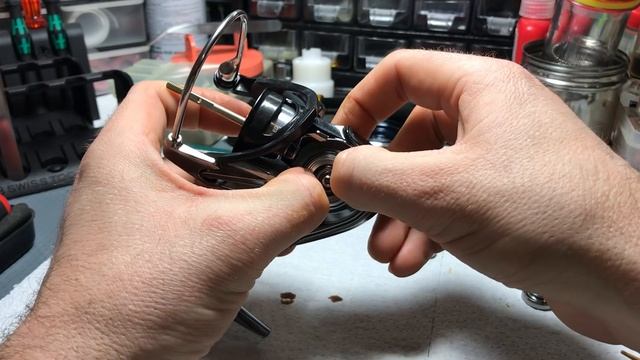 Daiwa New 18 Exist LT 2500D ( обзор, особенности, тех.моменты) часть 2. смотреть онлайн