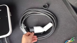 Два варианта заряжать электромобиль дома