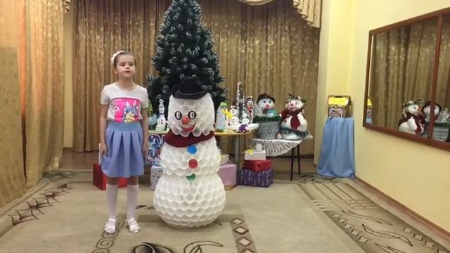 Презентация новогоднего персонажа "Снеговик" смотреть онлайн