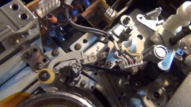 Что внутри #2. Видик из 90-х. Добываем ценные детали! =)_0002 смотреть онлайн