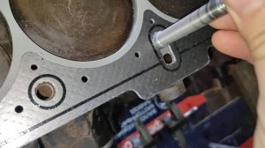 трещина в блоке Рено Логан