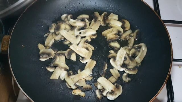 Капуста с грибами тушеная со сметаной, простой и очень вкусный рецепт смотреть онлайн