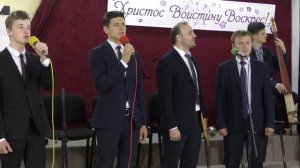Хрустальные капли роняя..