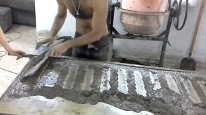 Заливание форм еврозабора раствором и извлечение продукции из матрицы