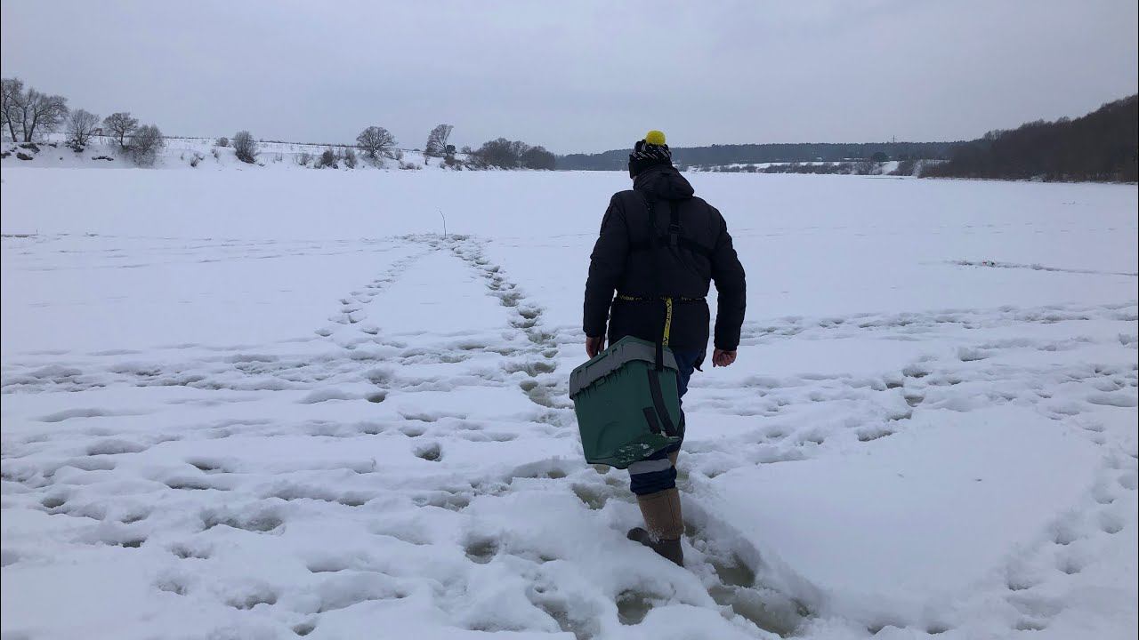 Рыбалка На ОКЕ / Нашёл ЛЕЩА / Утащил удочку под ЛЁД смотреть онлайн