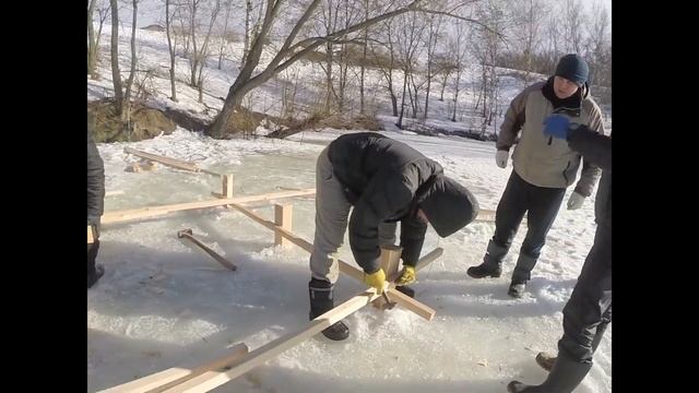 Готовь телегу зимой или Как мы со льда строили кладку. смотреть онлайн
