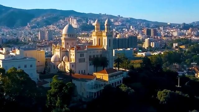 Annaba La Coquette مشاهد قمة في الروعة لمدينة عنابة смотреть онлайн