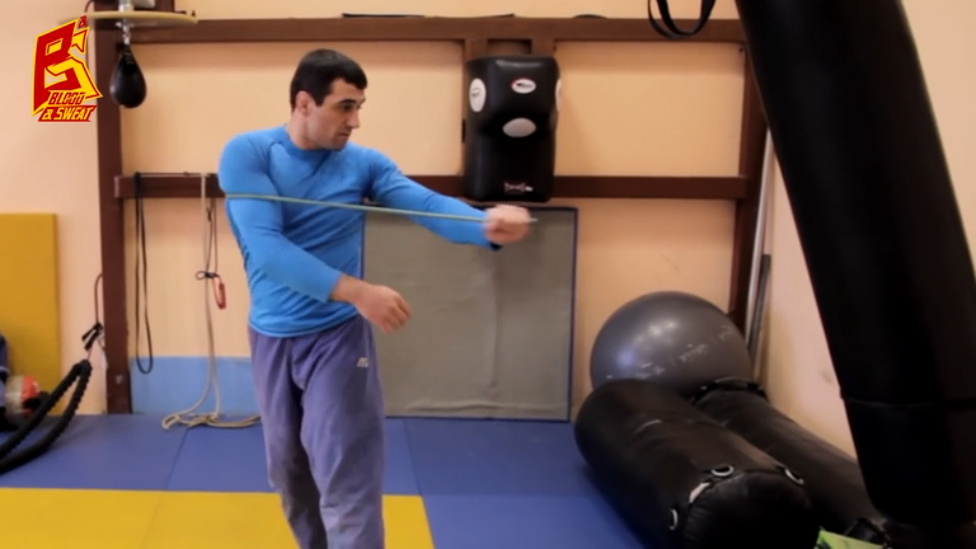 Тренировка и упражнения с борцовской резиной Resistance band judo workout смотреть онлайн