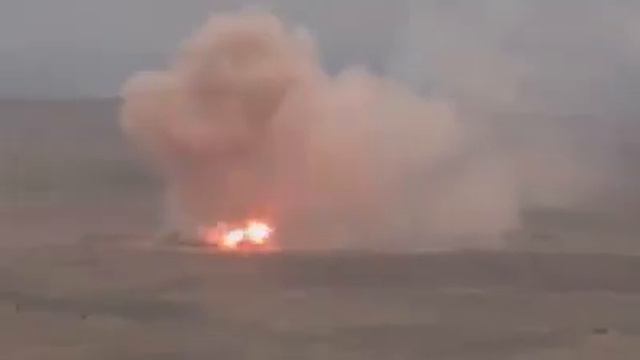 Азербайджанские войска применили огнеметную систему ТОС- Солнцепек смотреть онлайн